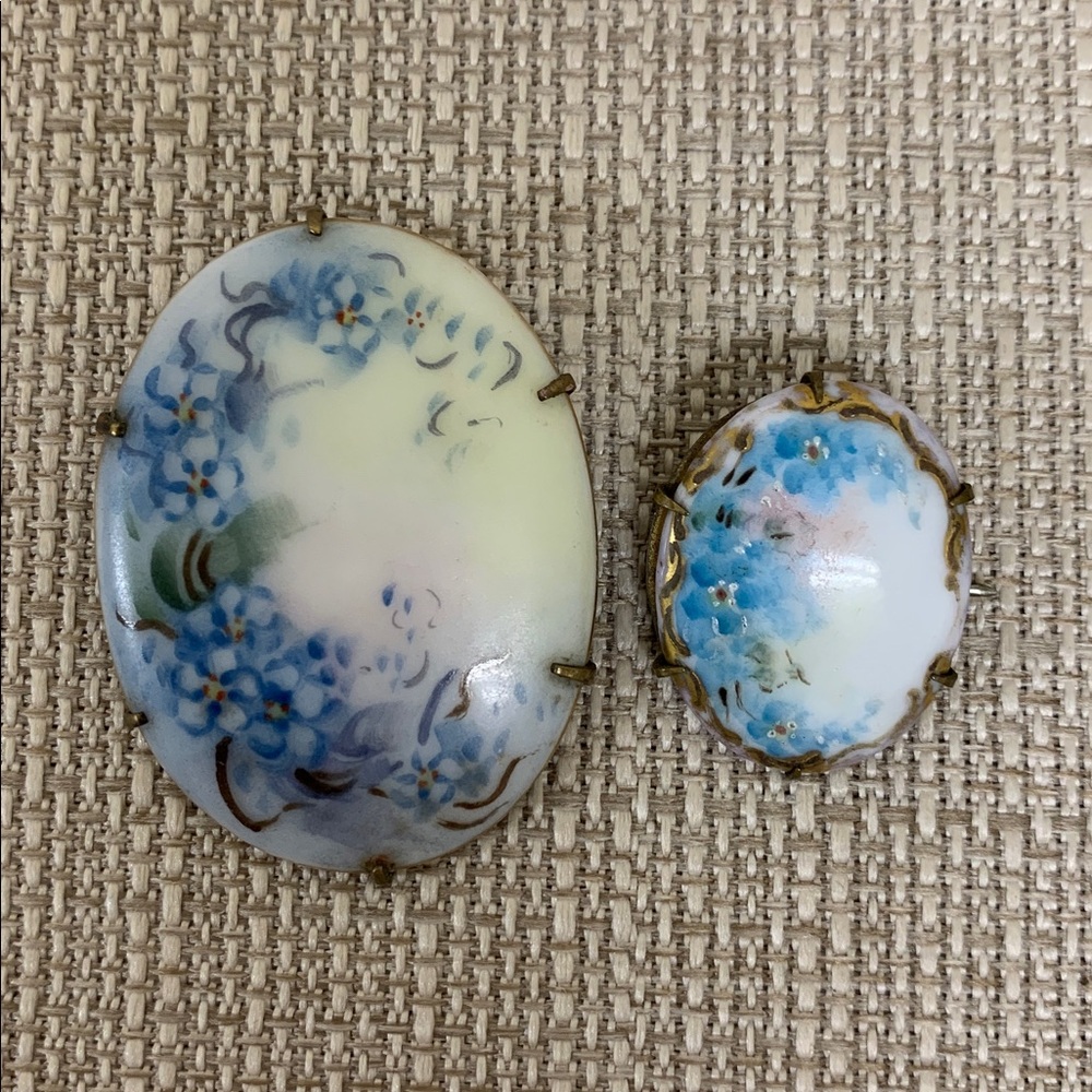 Lot of 2 Vintage Hand-Painted Brass over Porcelain Blue Forget Me Knots Brooches